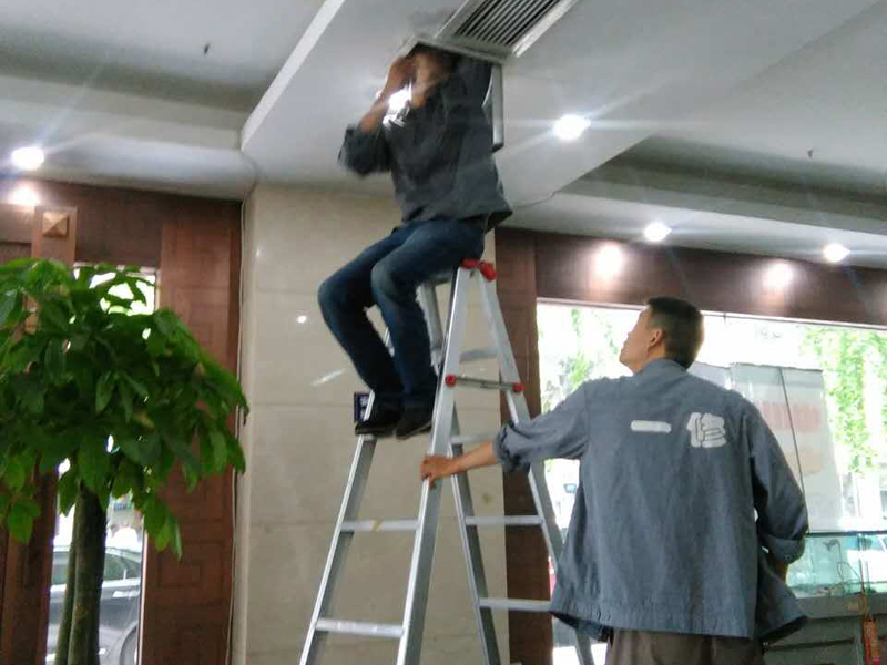 一般吊顶维修上门服务的师傅，都如何处理吊顶开裂的情况